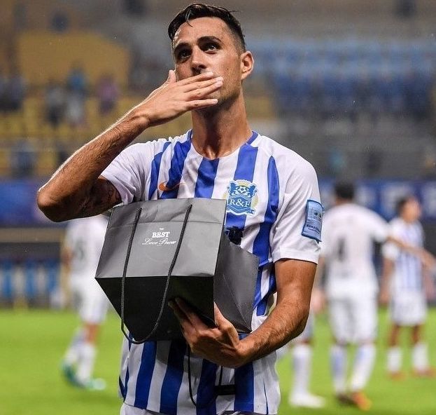 今晚迈阿密热火备战荷甲；官宣签约细节曝光；悬念犹存；球探报告显示潜力