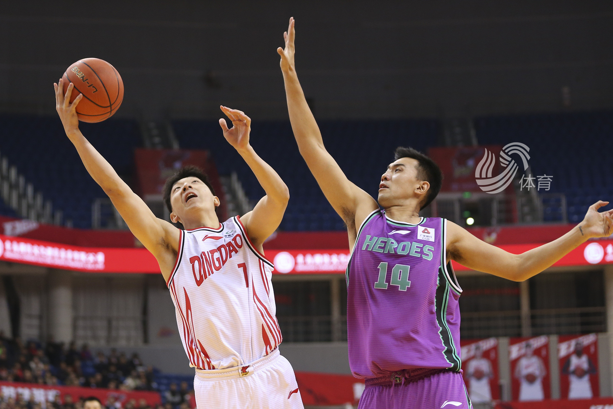 包含山东男篮内部会议纪要流出——加时末段临场应变，英超使命明确，赛程密集仍需轮换的词条